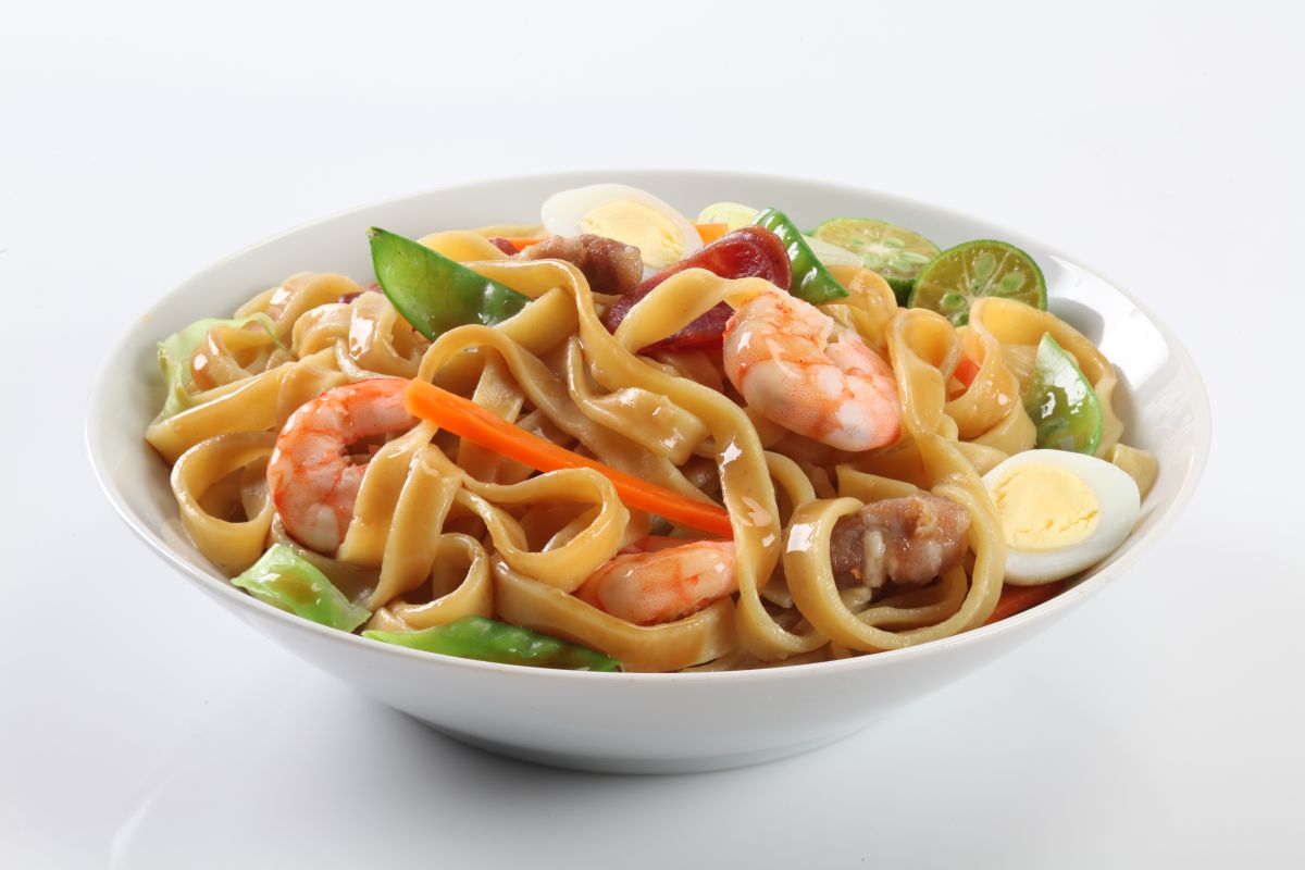 Pancit Lapad noodle dish